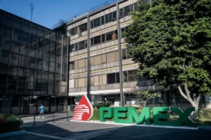 Mexico Raises $12 Billion to Aid Pemex as Risks Linger