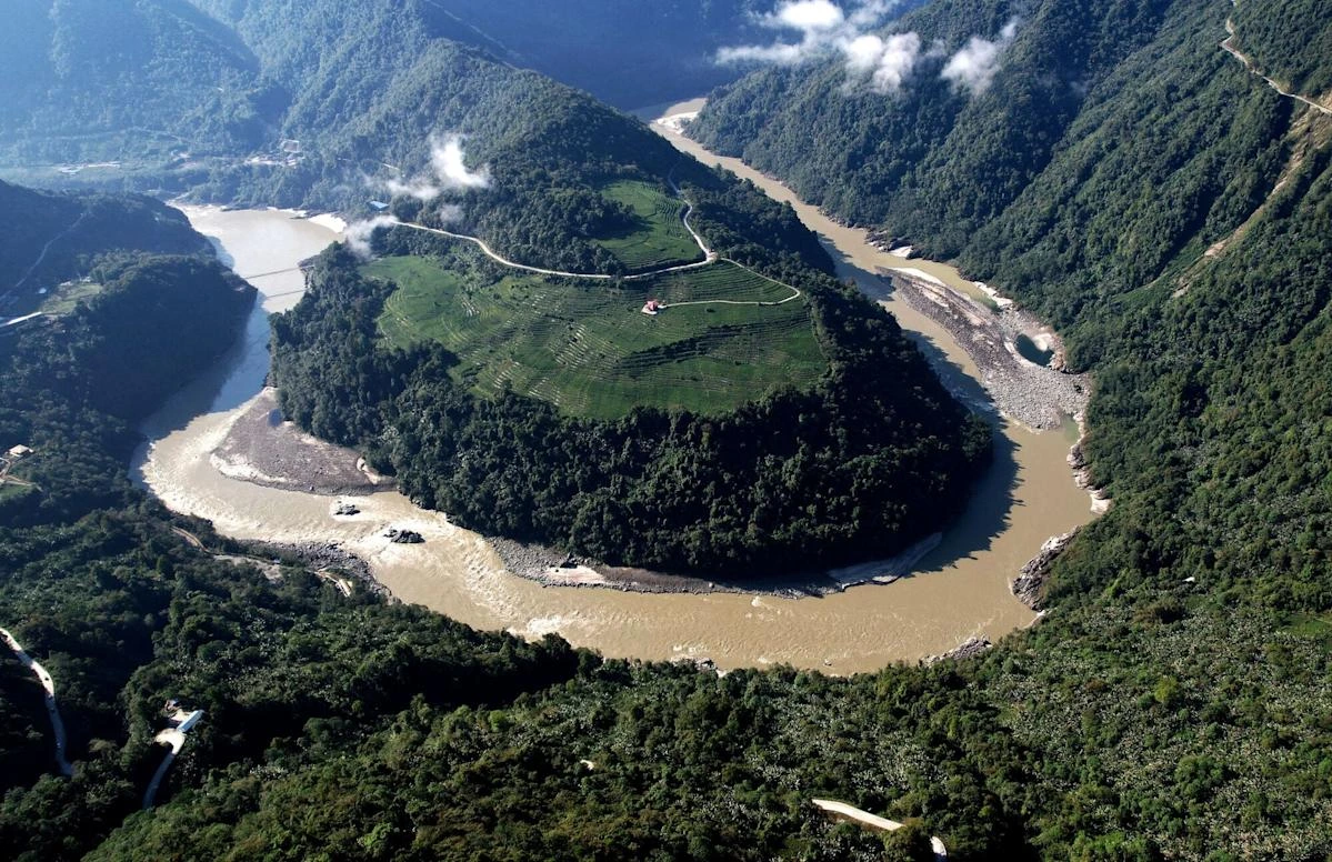China’s $170 Billion Dam Sparks Surge in Vale Stock and Iron Ore Prices