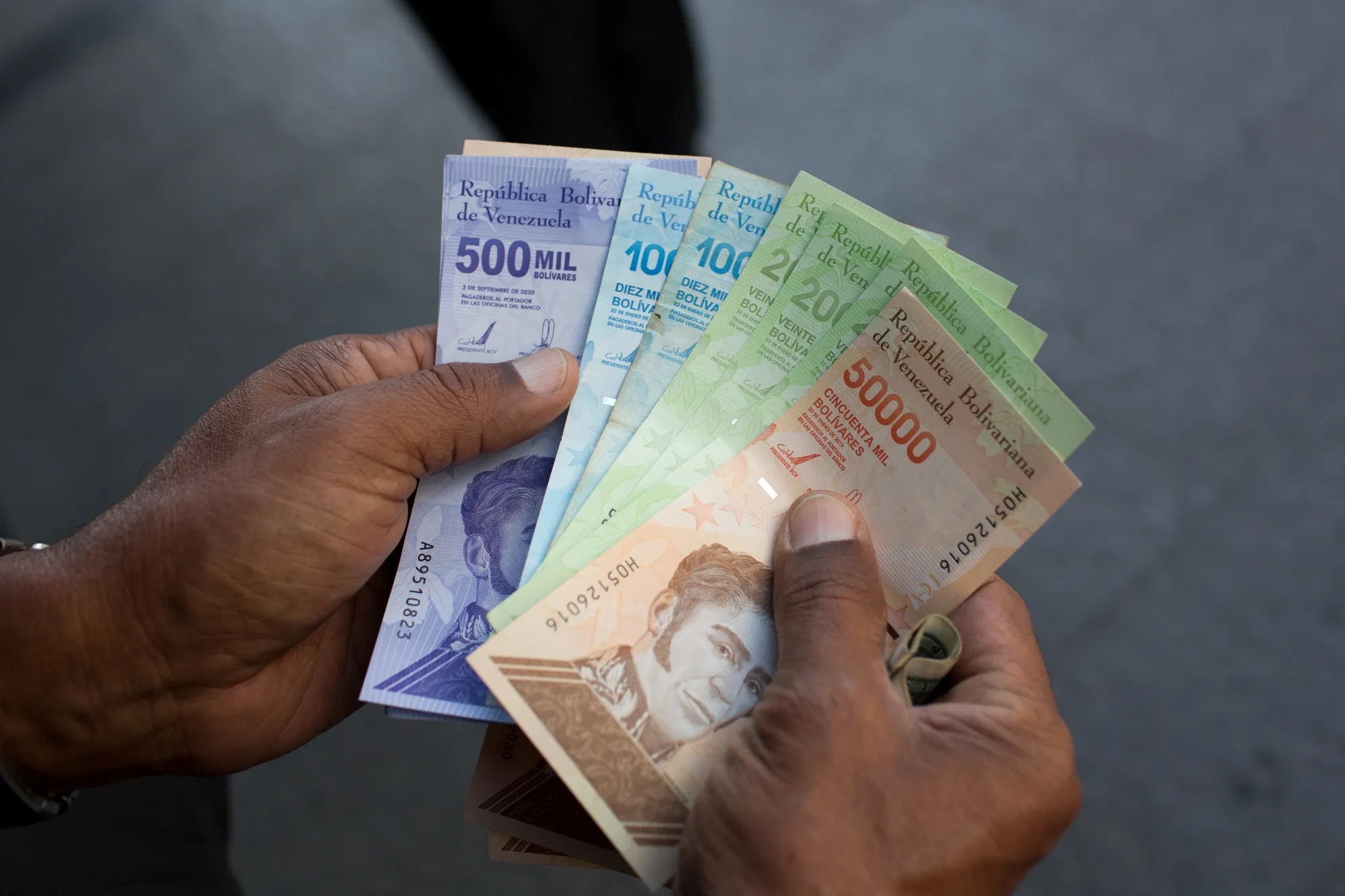 Venezuelan Currency Collapse Drives Business to the Colombian Peso and US Dollar