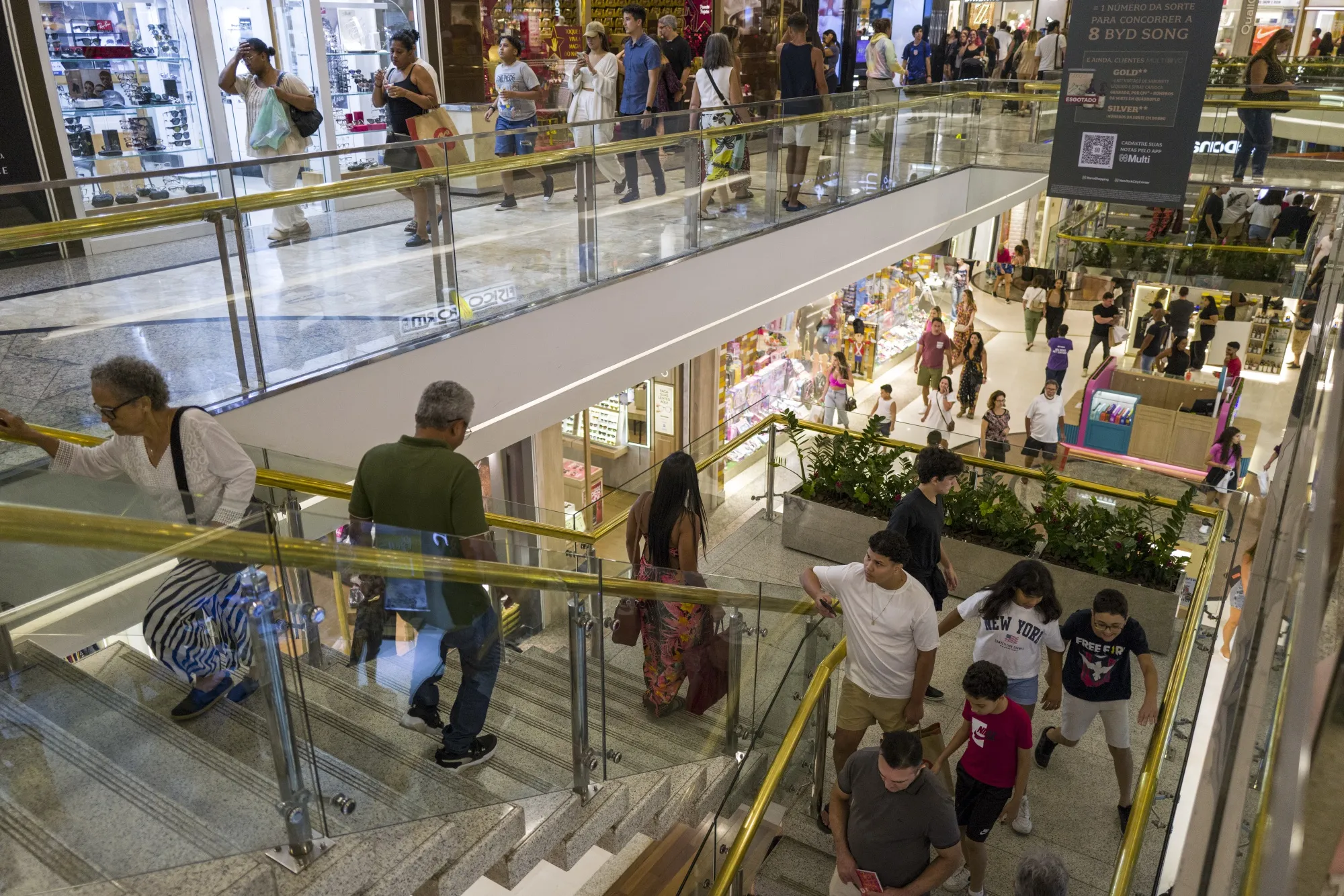 Brazil’s Income Growth Stalls as Other Nations Surge Ahead