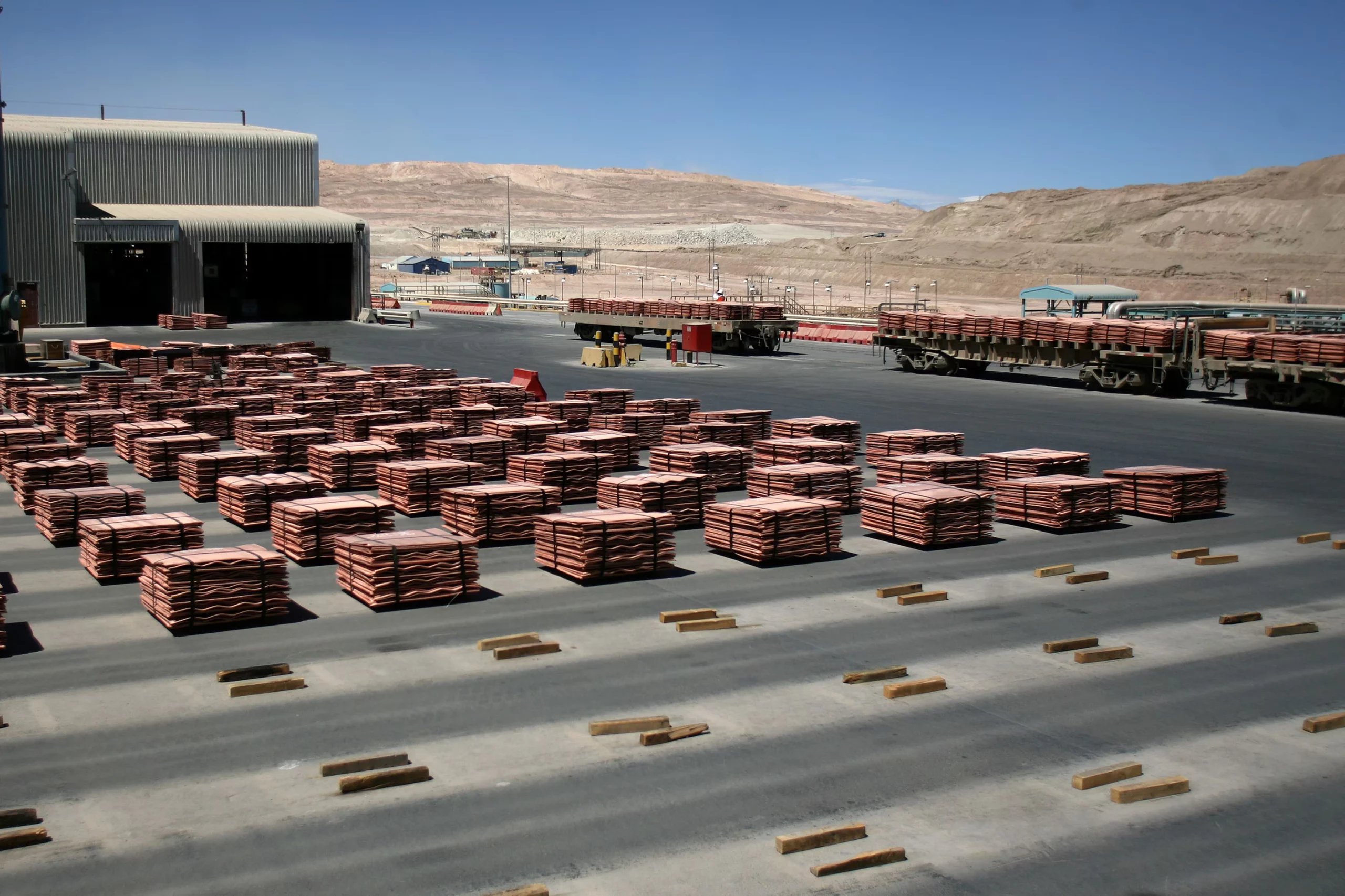 Peru Holds Rates Steady as Copper Faces U.S. Tariff and Local Blockades