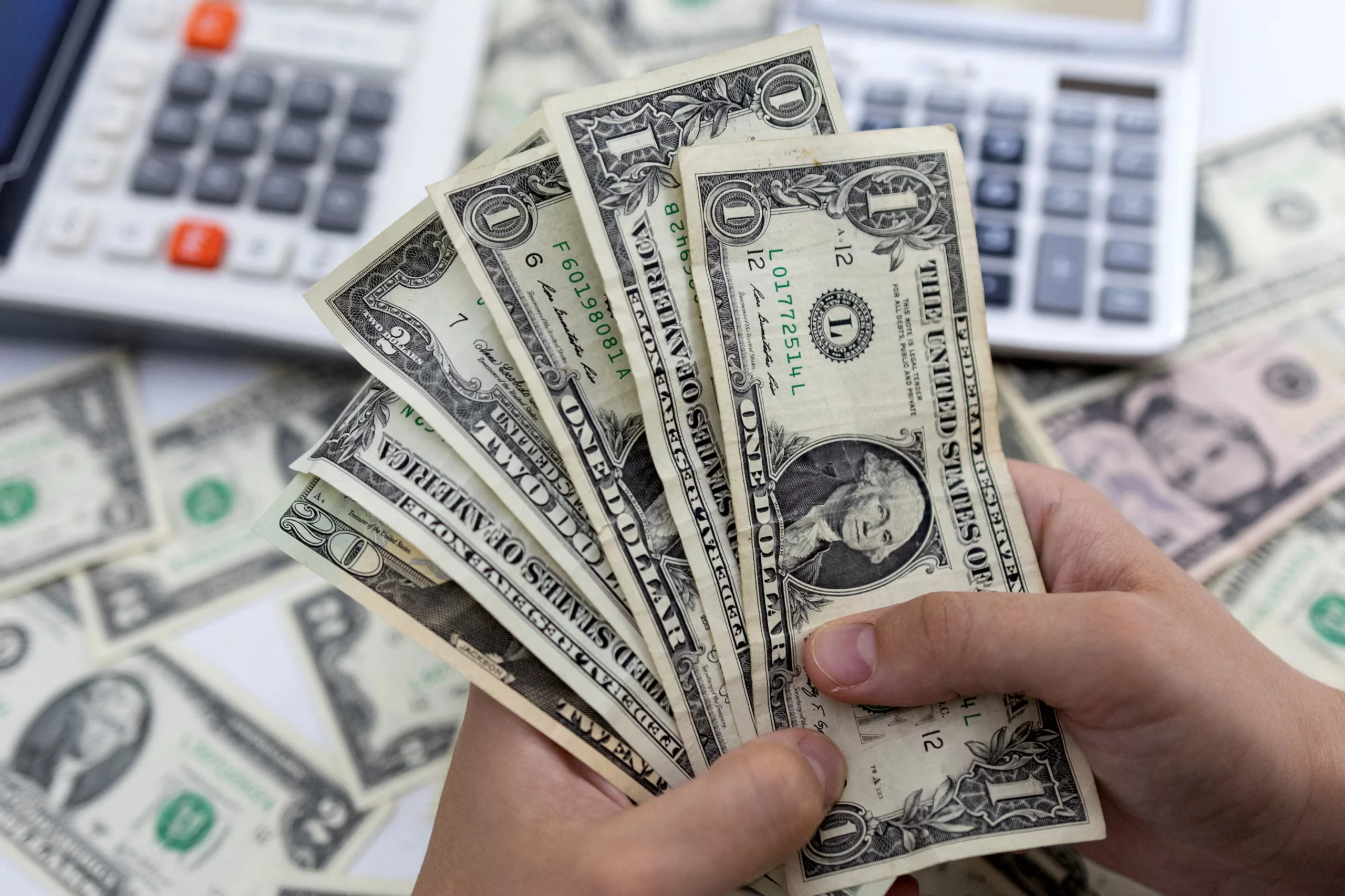 Six Billion Reais Rush Out of Brazil in July as Investors Lose Trust