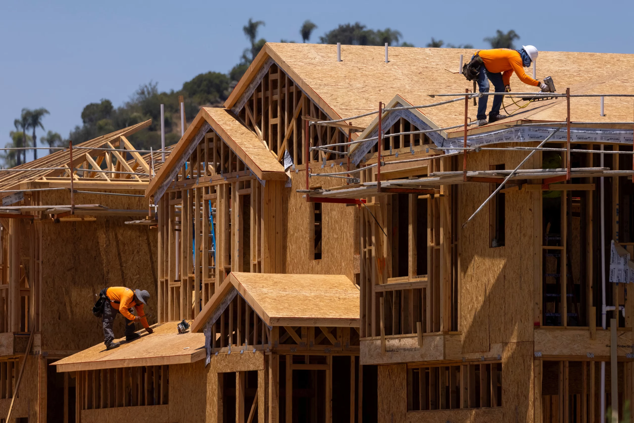 U.S. Builders Pause, Buyers Wait: Data Shows Economy in Holding Pattern