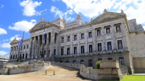 Uruguay’s Economy Grows in June, But Warning Signs Emerge