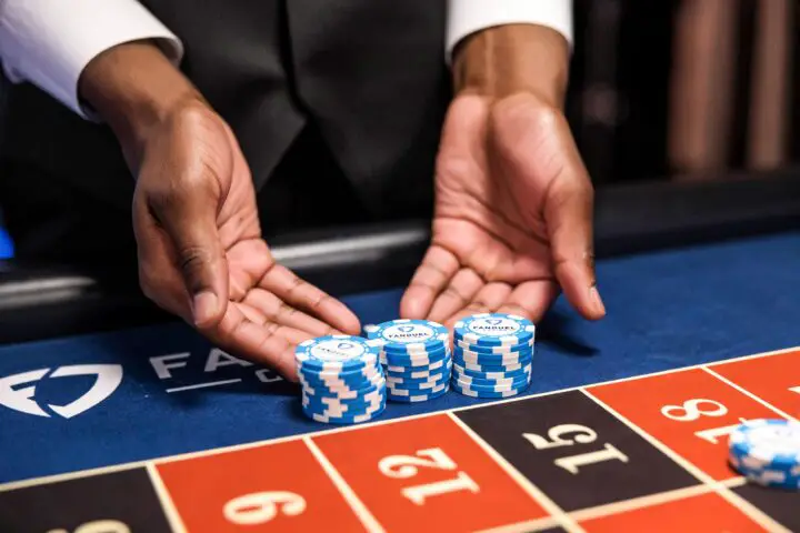 What-Is-a-Live-Dealer-Game-720x480
