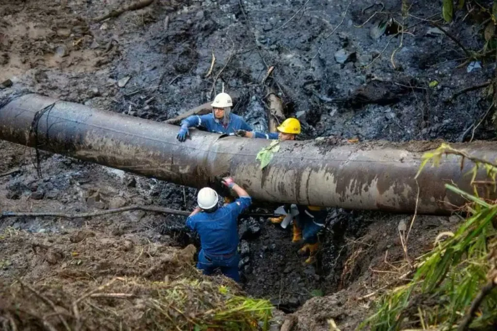 Ecuador’s Oil Exports Stop After Pipeline Shutdowns Threaten Economy
