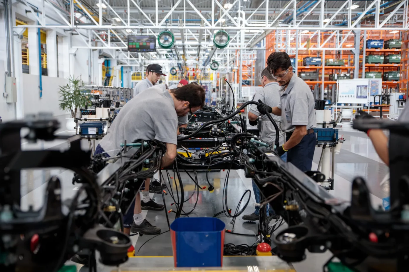 Brazil’s Factories Signal Recovery but Face Headwinds as Growth Slows in 2025