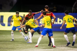 Palmeiras Reclaims Second Place and Sells History With a Yellow Shirt