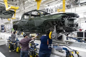 Workers in the U.S. Better Off as Wages Rise and Cars Become Affordable, With Tariff Burden on Automakers