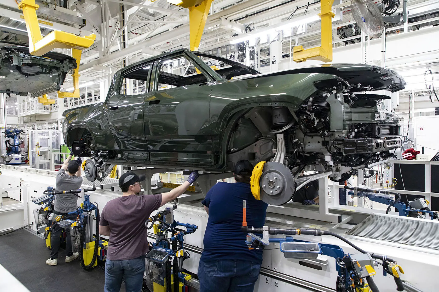 Workers in the U.S. Better Off as Wages Rise and Cars Become Affordable, With Tariff Burden on Automakers