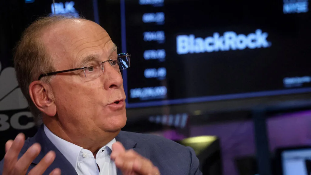 BlackRock’s Warning: U.S. Debt Risks Push Bitcoin Toward Reserve Currency Status