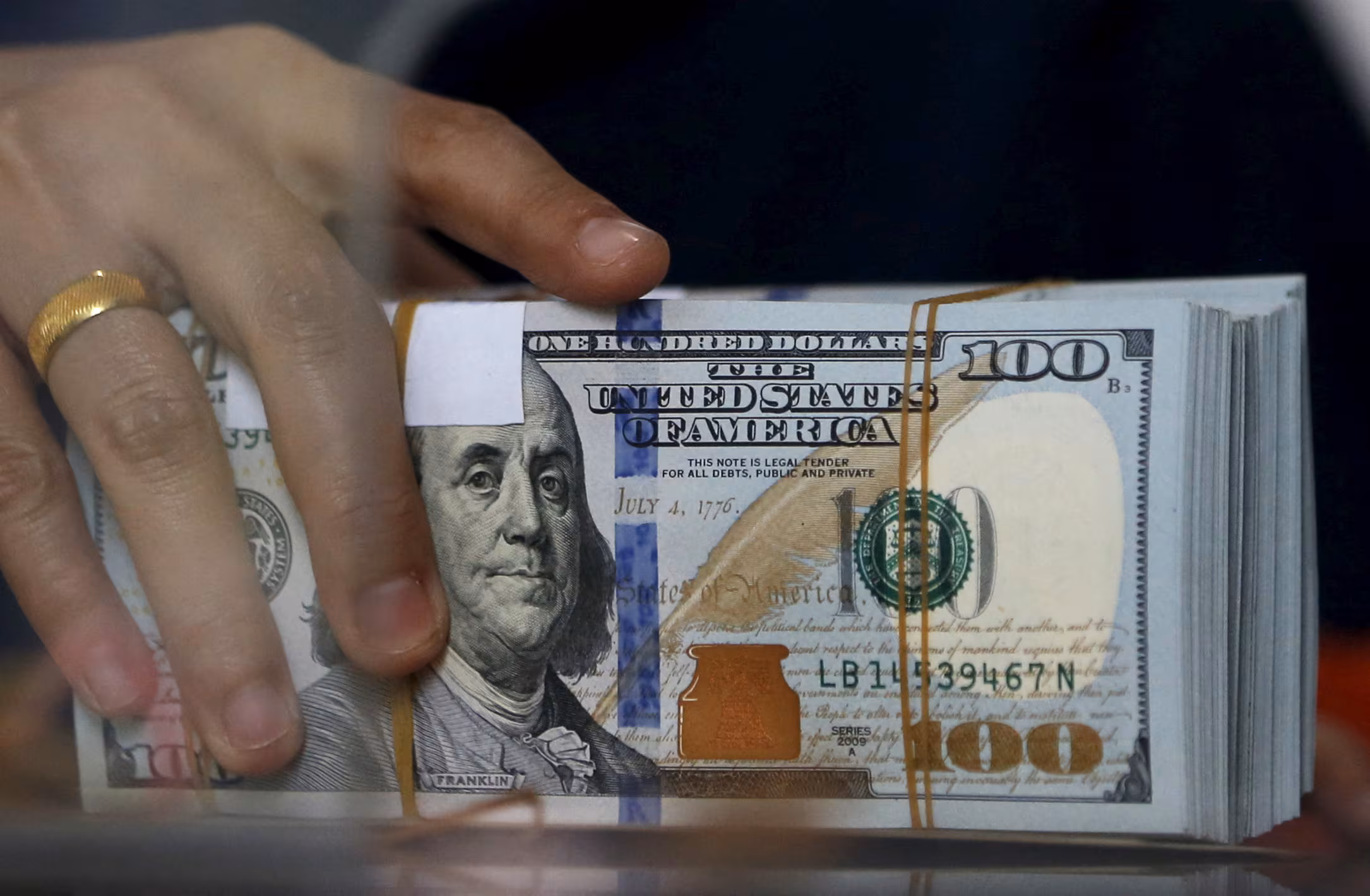 The Great Diversification: Equity Funds Exit the U.S. as FDI and ETFs Signal Confidence