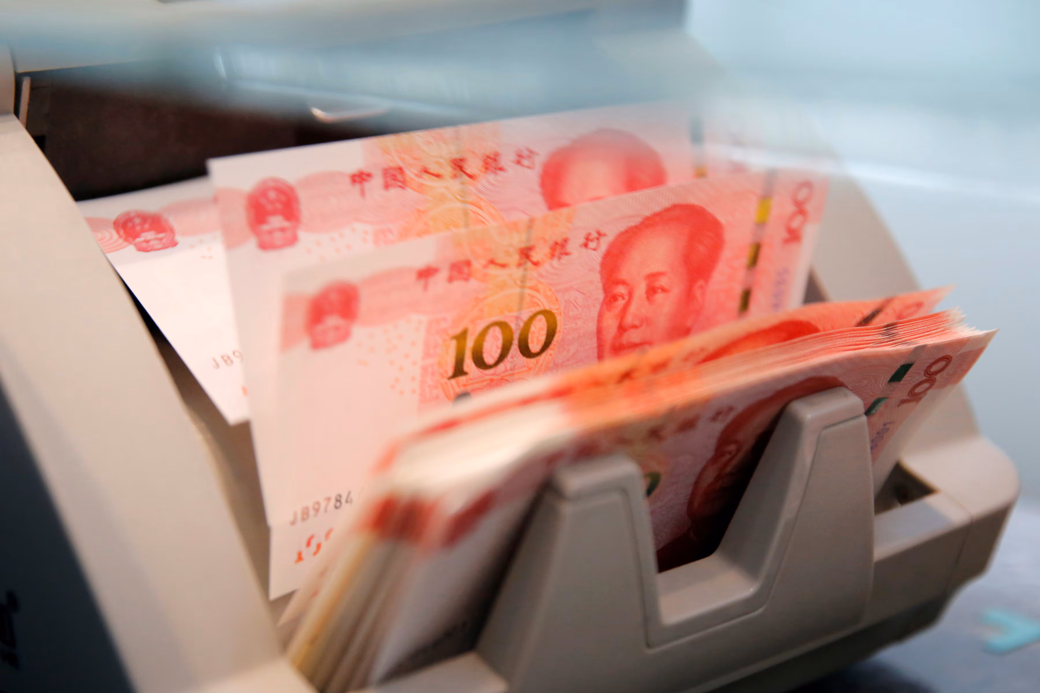 China’s First Lending Drop in 20 Years Exposes Limits of Cash-Driven Stimulus