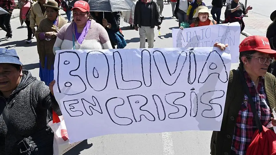 Investors Reward Bolivia's Political Shift as Bonds Hit Yearly Highs