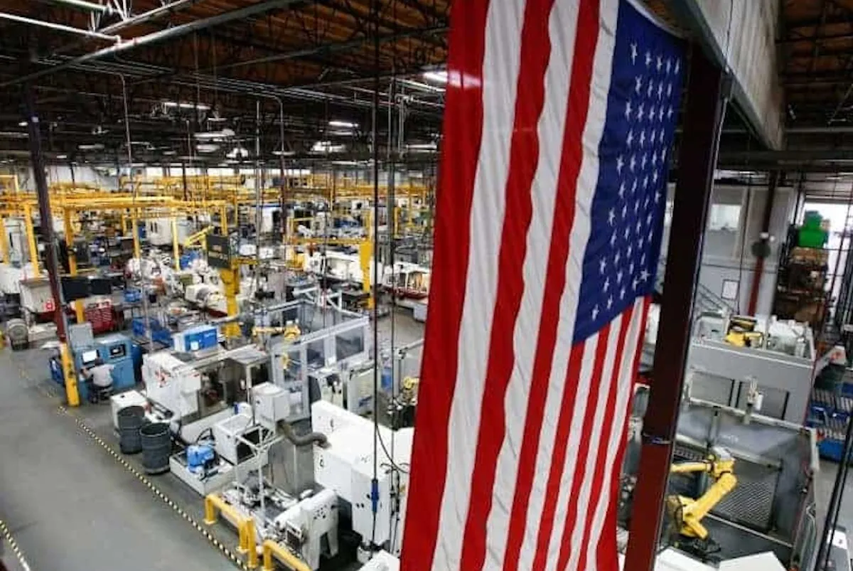 US-Factory-US-Shopfloor-US-Flag