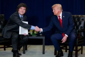 Milei Returns from U.S. Closer to Trump with Promise of Unprecedented Financial Rescue