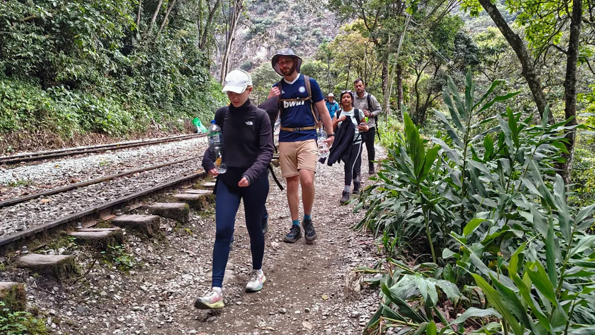 tourists-trapped-peru
