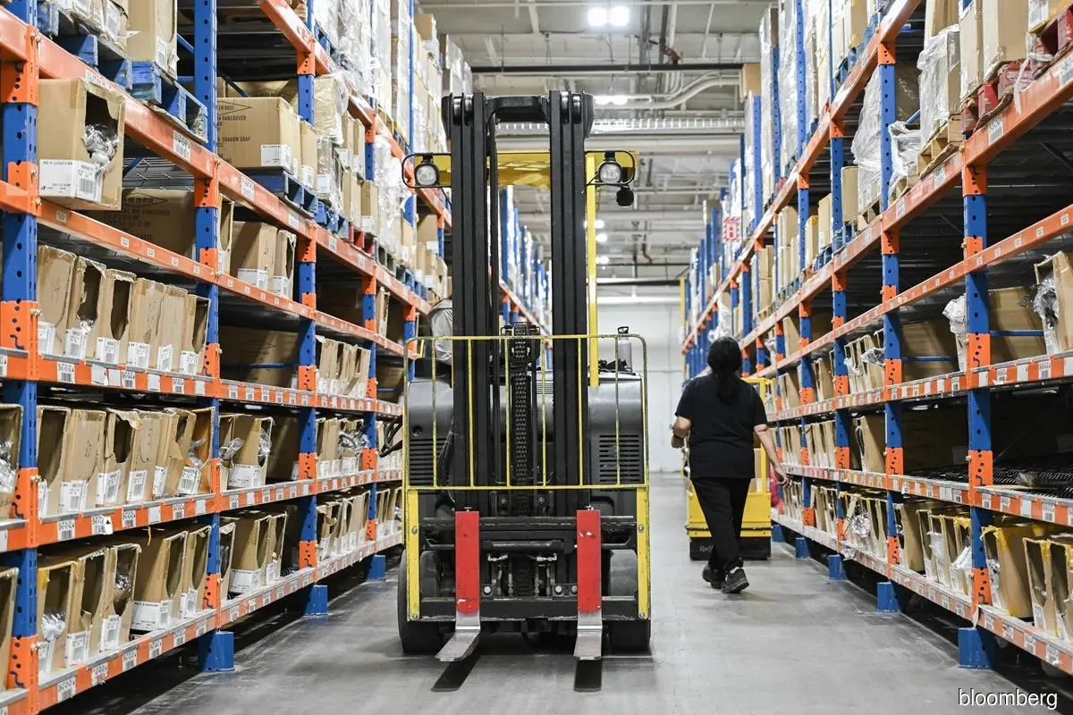 U.S. Demand Cools at the Edges as Core Orders Hold