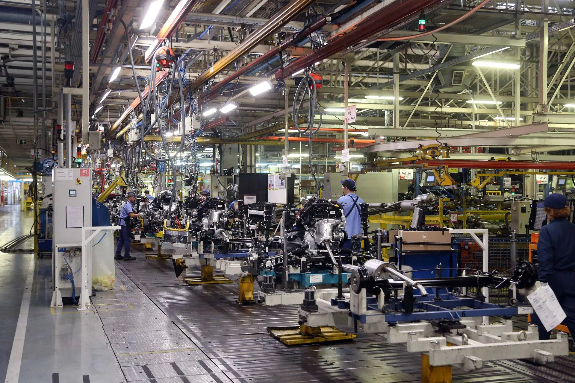 noticiasconcursos.com_.br-industria-brasileira-encolhe-pelo-terceiro-mes-consecutivo-industria-reproducao-vdi-brasil
