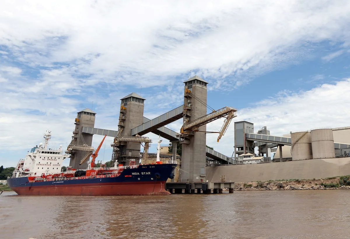 2020-05-10T000000Z_1071514490_RC2ULG9A54LI_RTRMADP_3_ARGENTINA-GRAINS-PARANA