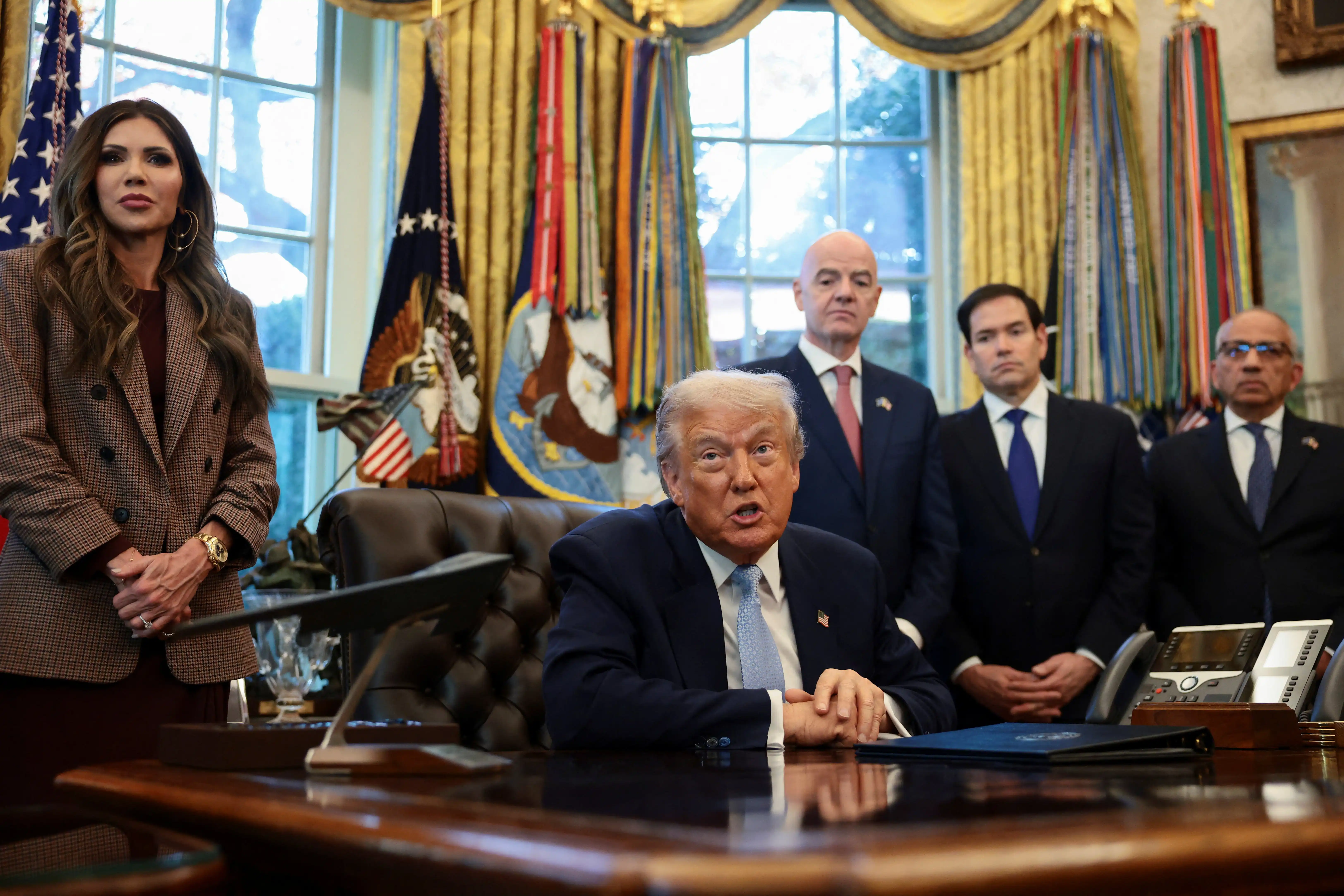 2025-11-17T203001Z_1335350032_RC28YHAZ4G21_RTRMADP_3_USA-TRUMP