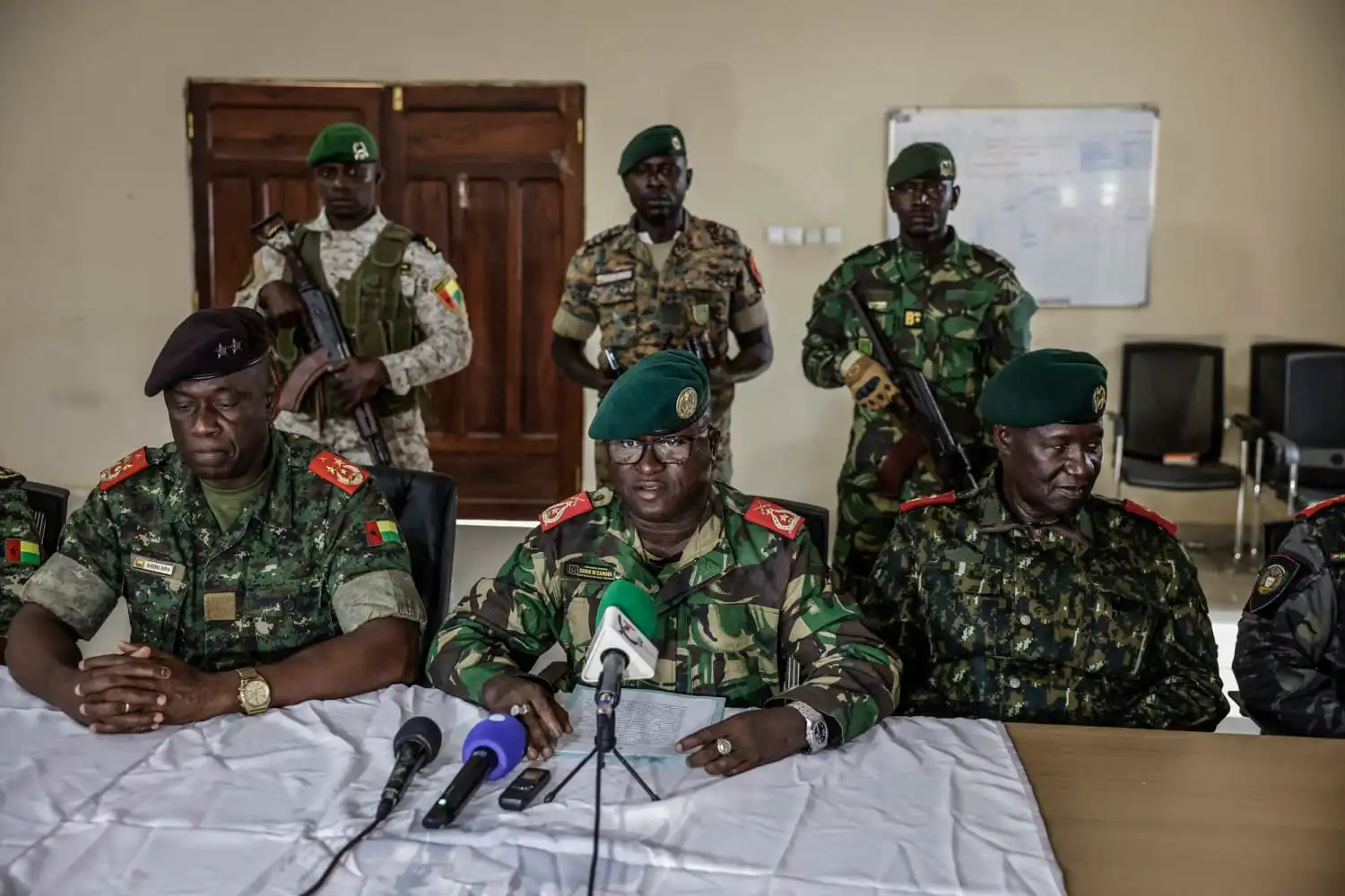 251126-military-office-Guinea-Bissau-ew-1151a-ec3636