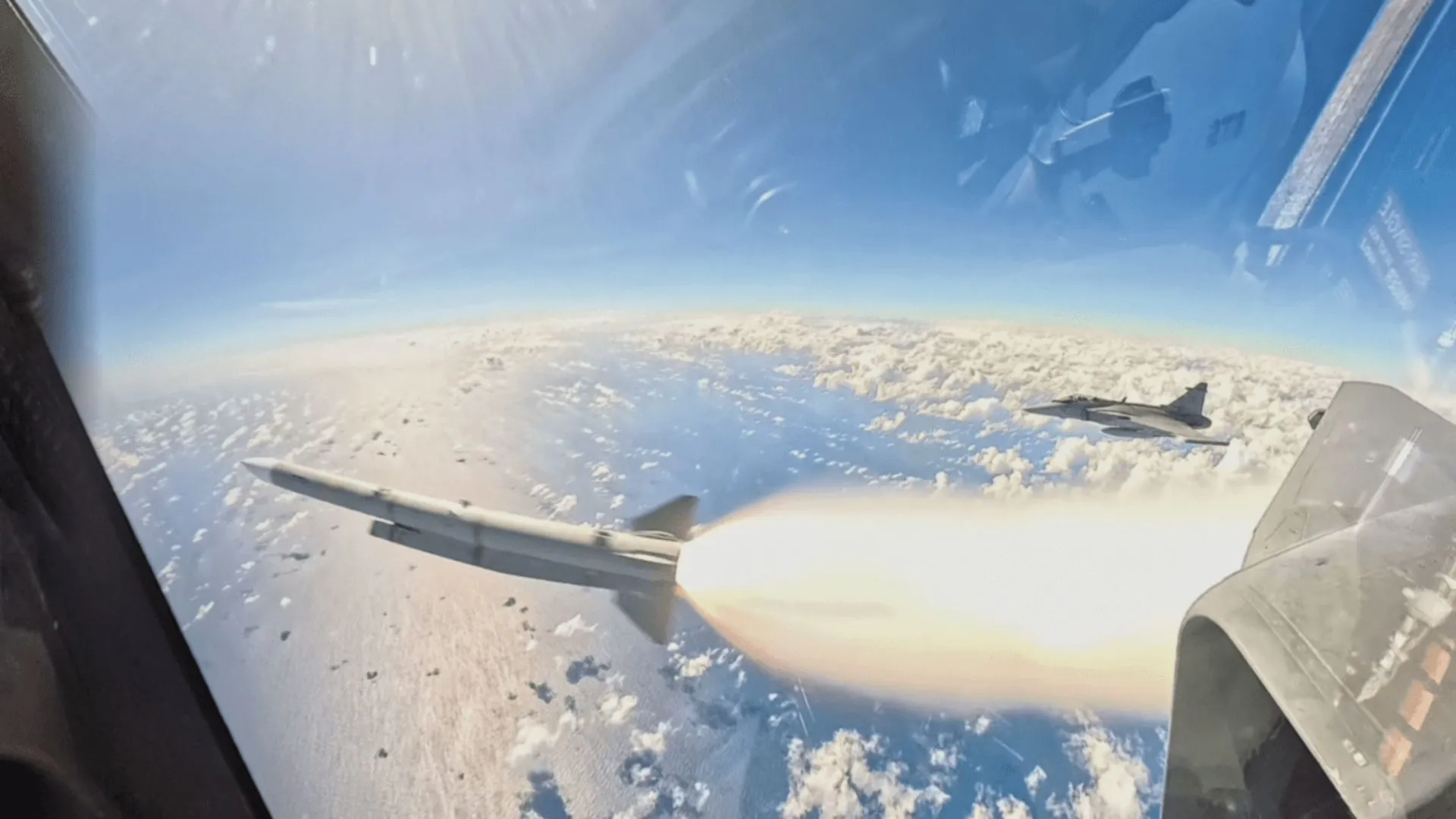 disparo-meteor-gripen-fab-2025
