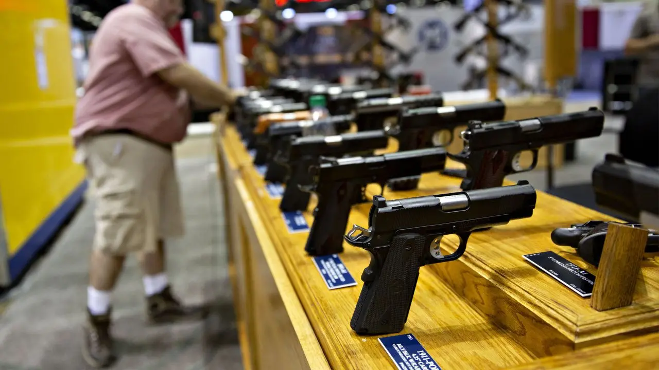 guns-migrants