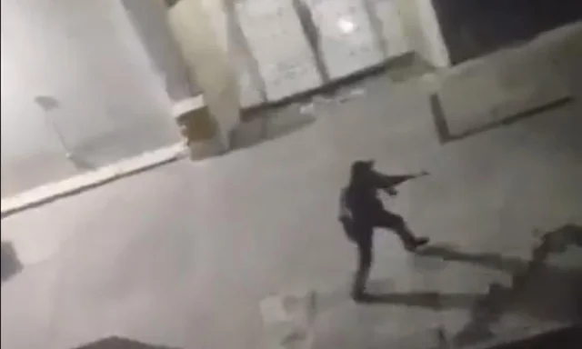 reports-of-gunfire-near-venezuelas-presidential-palace-v0-L_qsh1R6VcpIUgmasILKYmrjw7cmIqVdJy6w3V5ZxOs
