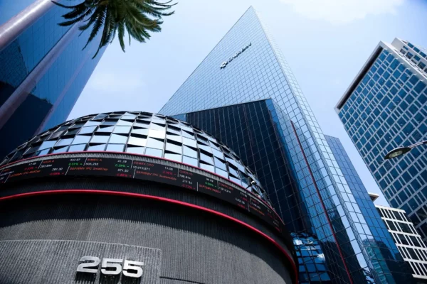 Mexico's IPC Stabilizes Post-Crash but MACD Cross Looms