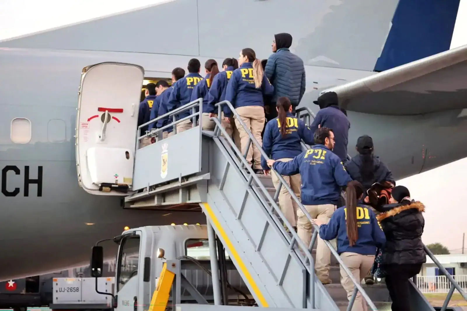 Chile’s Kast Launches First Deportation Flight as 2,180 Venezuelans Self-Deport