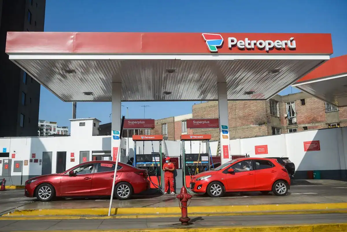 Peru Confidence Drops as Petroperu Refineries Risk Halt