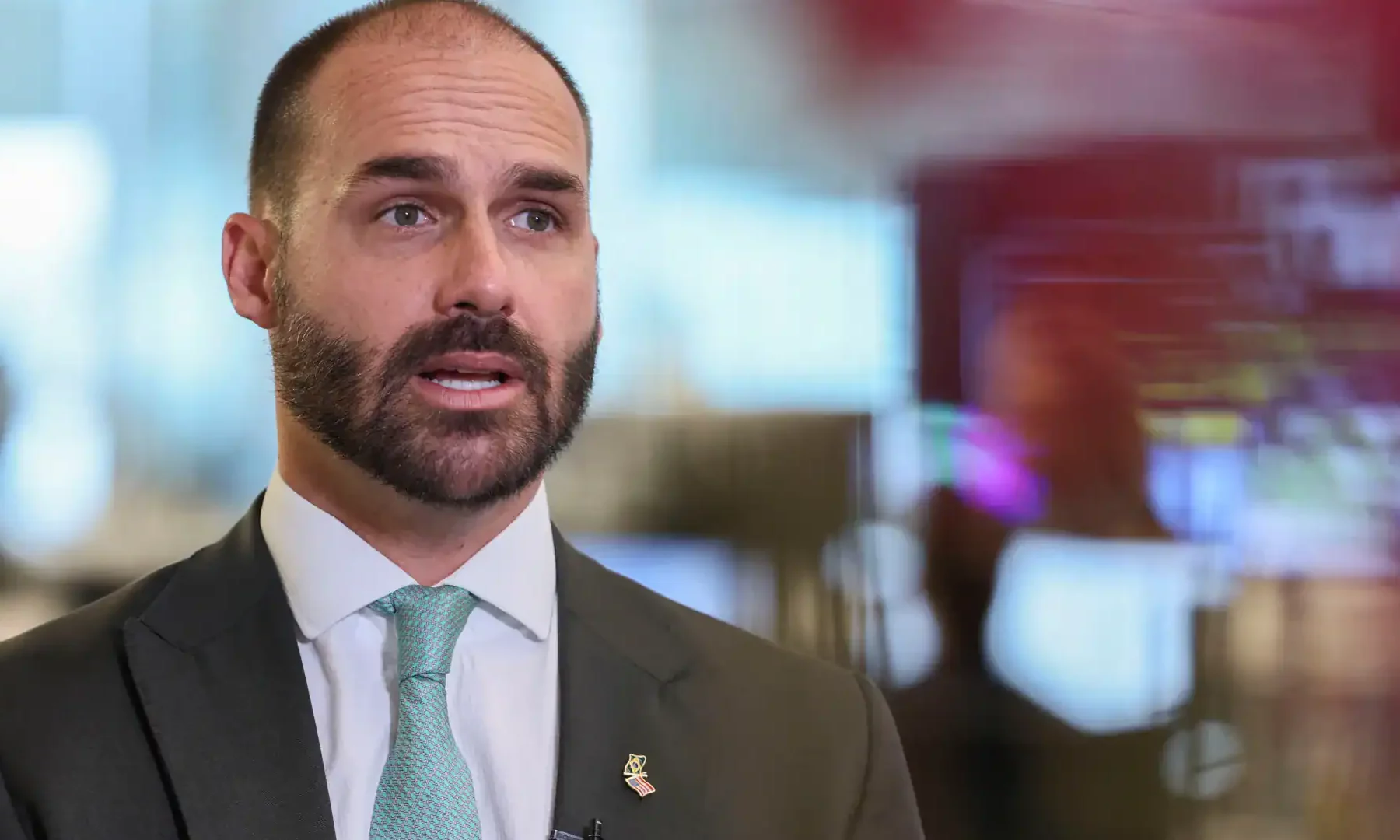 Eduardo Bolsonaro Defends Vorcaro Film Deal in Public Interview