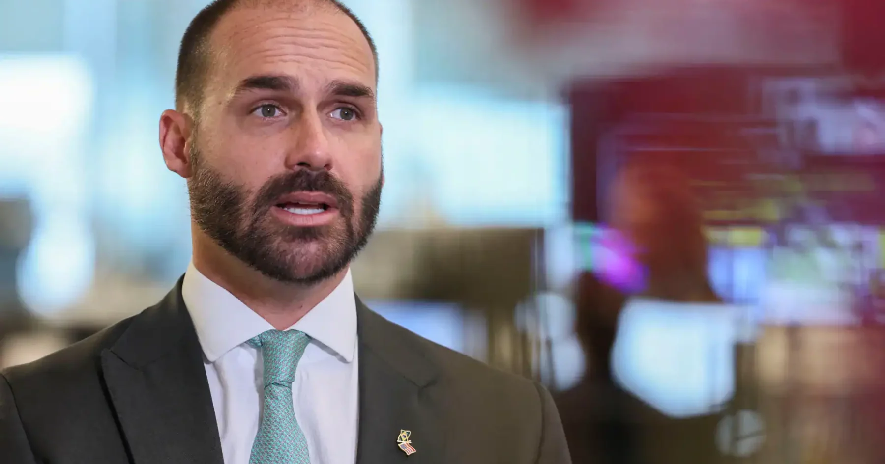 Eduardo Bolsonaro Defends Vorcaro Film Deal in Public Interview