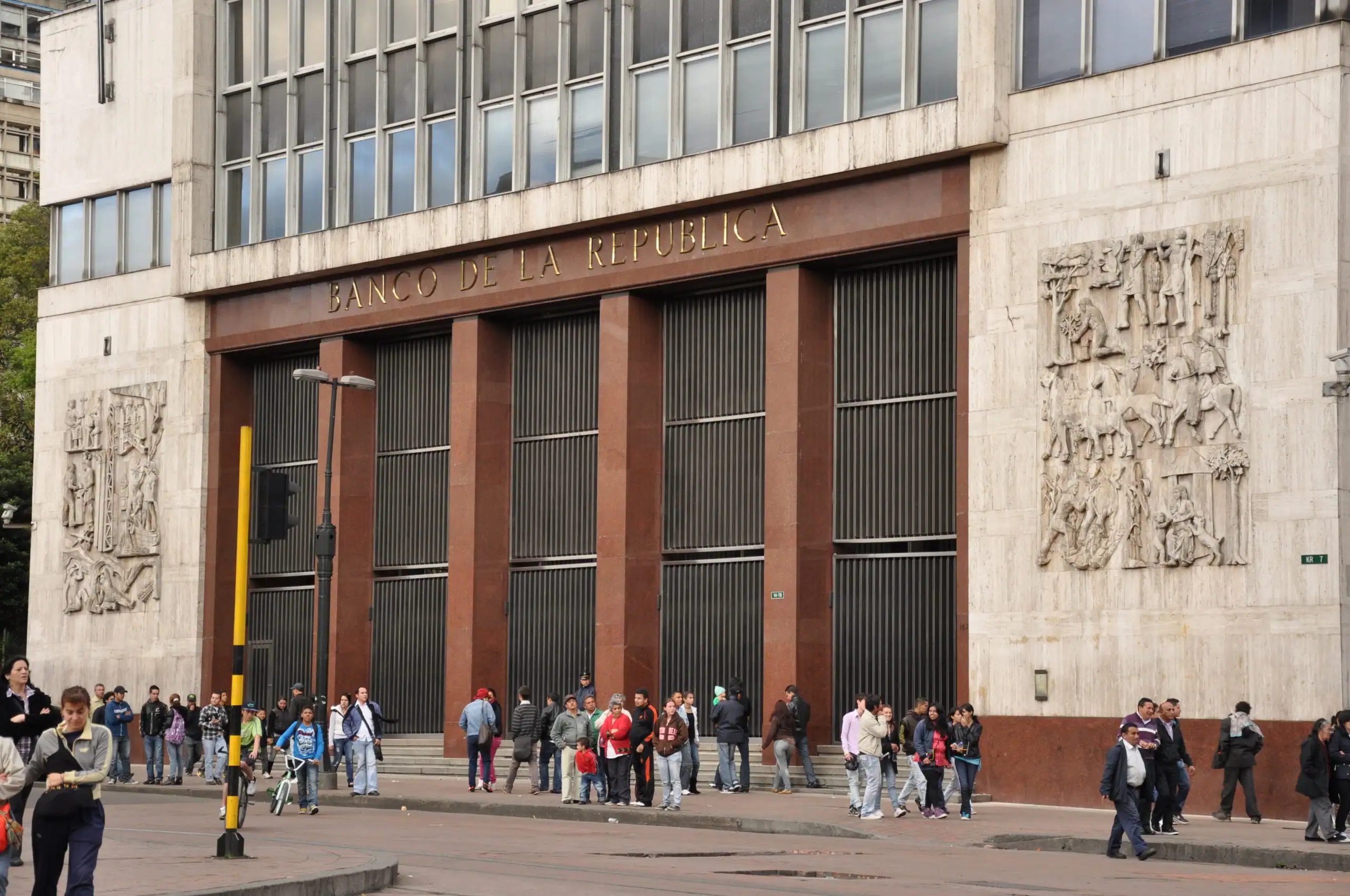 Banco de la Republica building representing banking in Colombia for expats