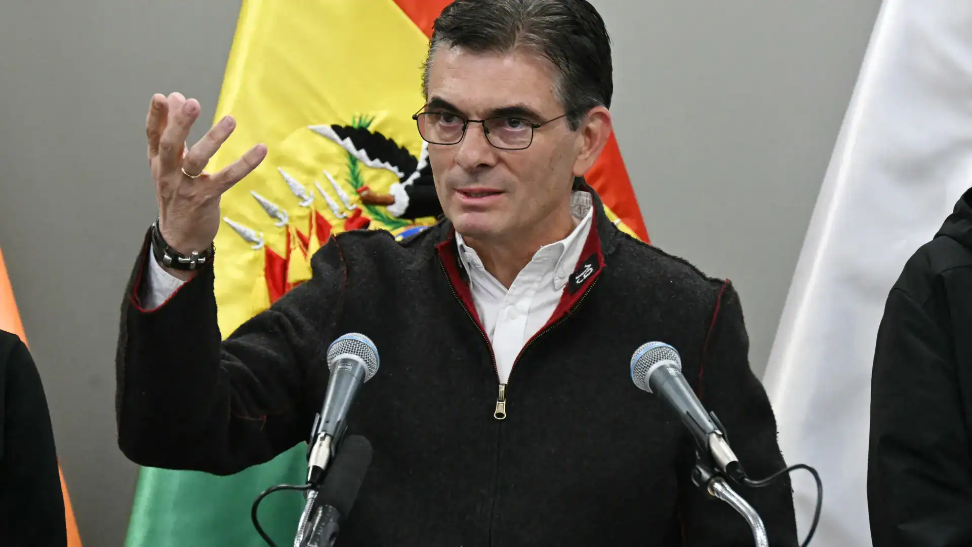 Bolivia’s Paz Vows Cabinet Reshuffle as Protests Grip La Paz