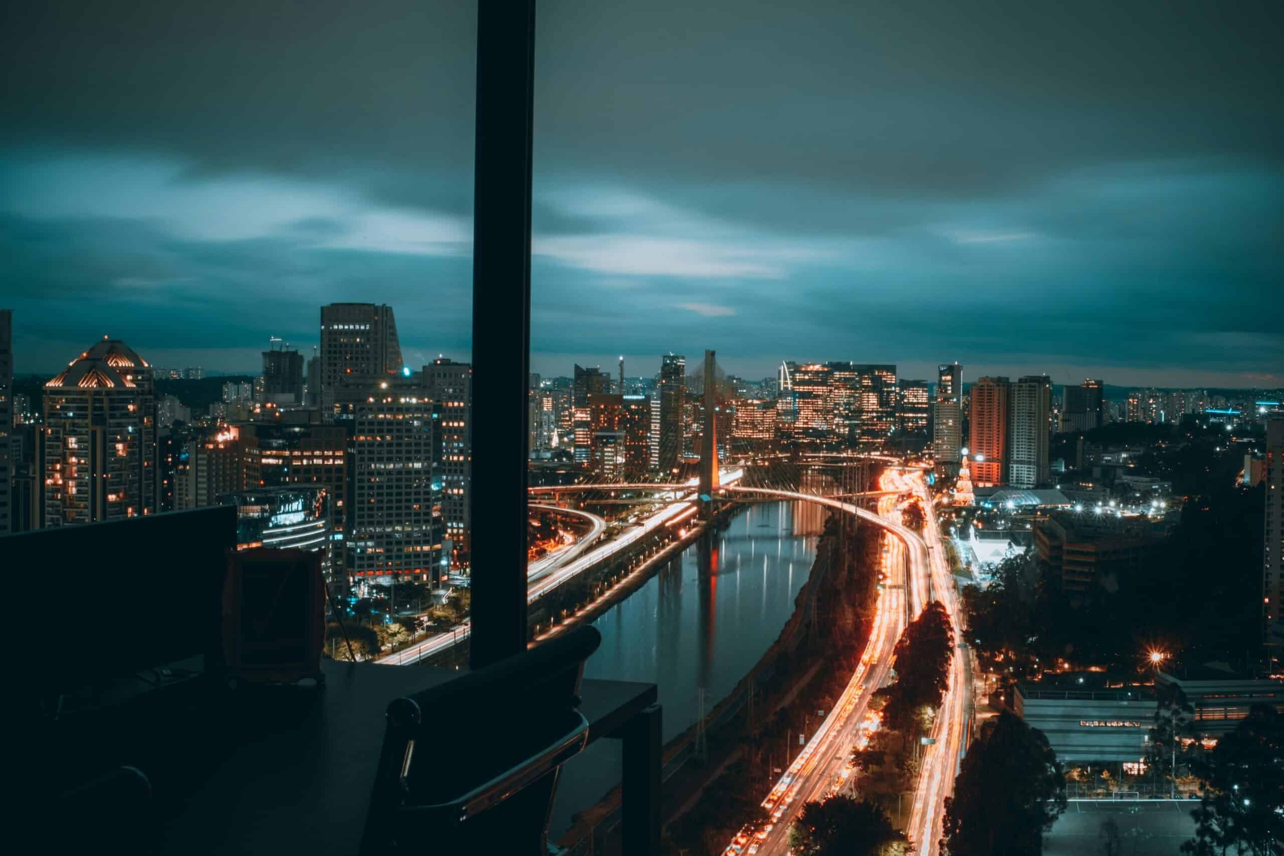 The Parque Ibirapuera Auditório and the Niemeyer marquise at dusk, illustrating the C6 Fest closing-day setting at the heart of the São Paulo Sunday nightlife guide for May 24, 2026.