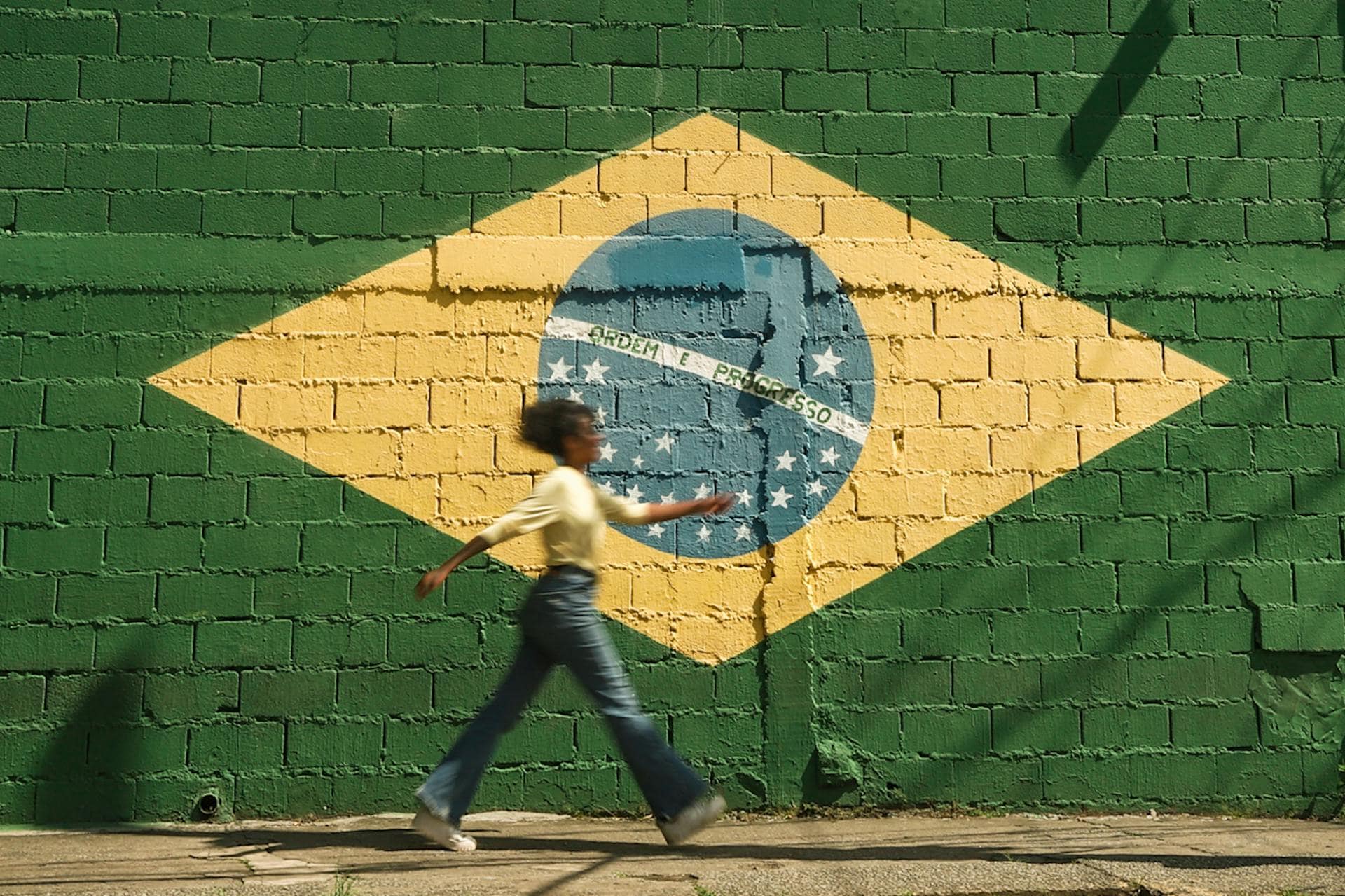 Leaving Brazil 2026: The Deregistration Sequence for Foreign Residents