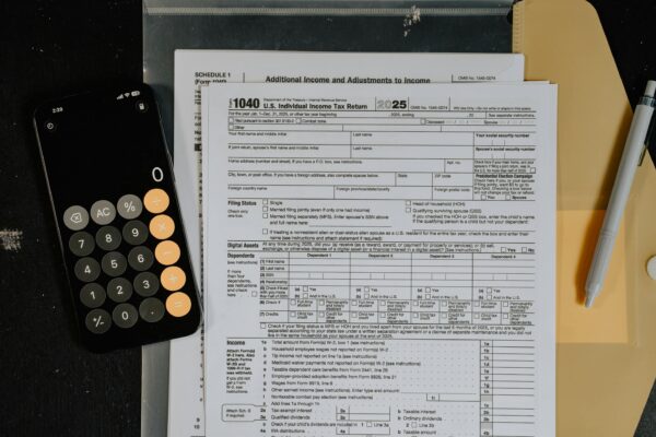High-resolution tax forms and calculator for expats managing taxes in Brazil