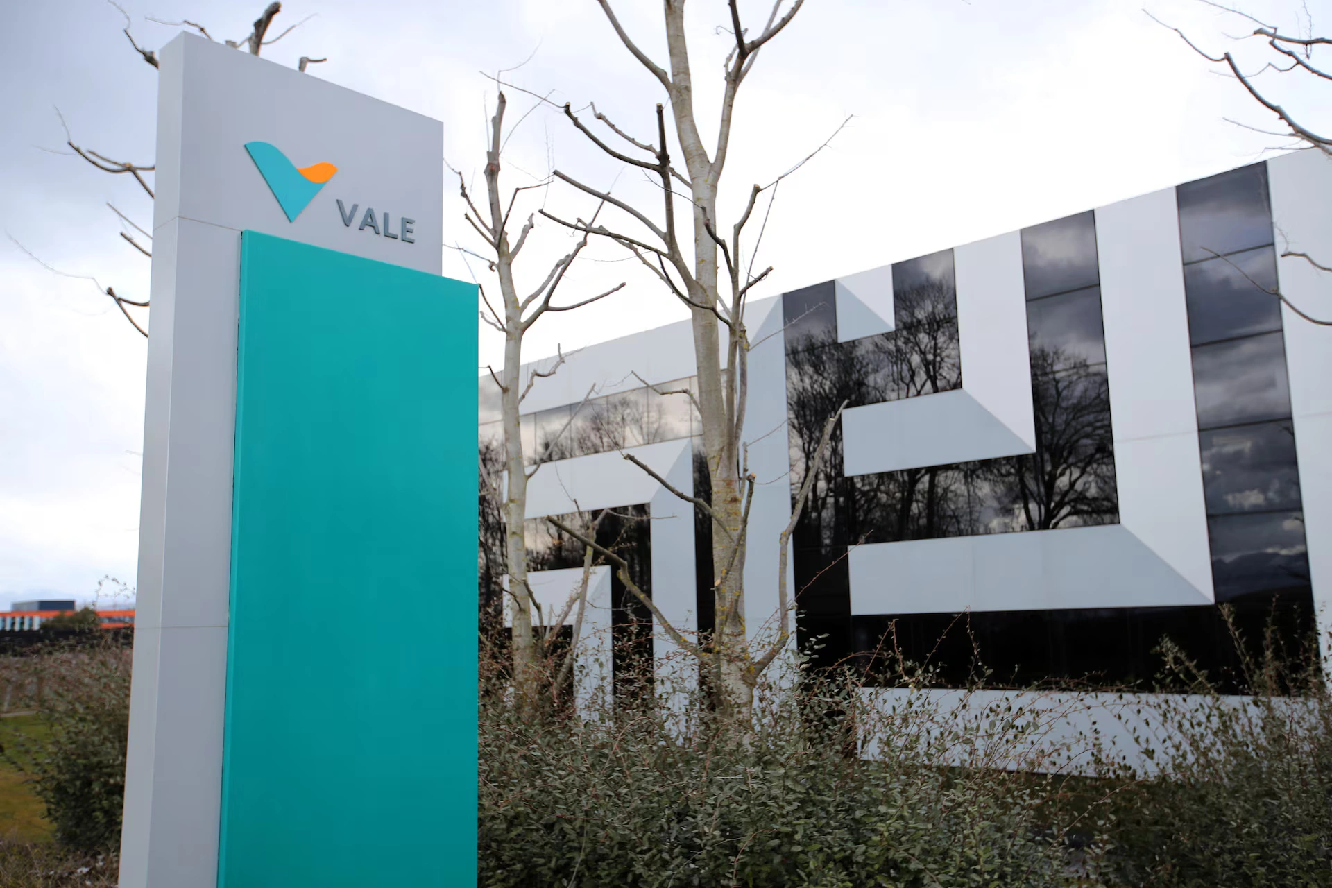 Brazil’s Previ Drops Bid to Control Vale’s Chair, Backs an Independent