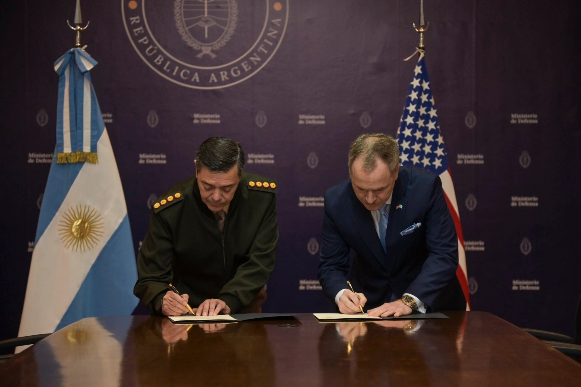 Argentina and US Sign Defense Deal on Military Fue