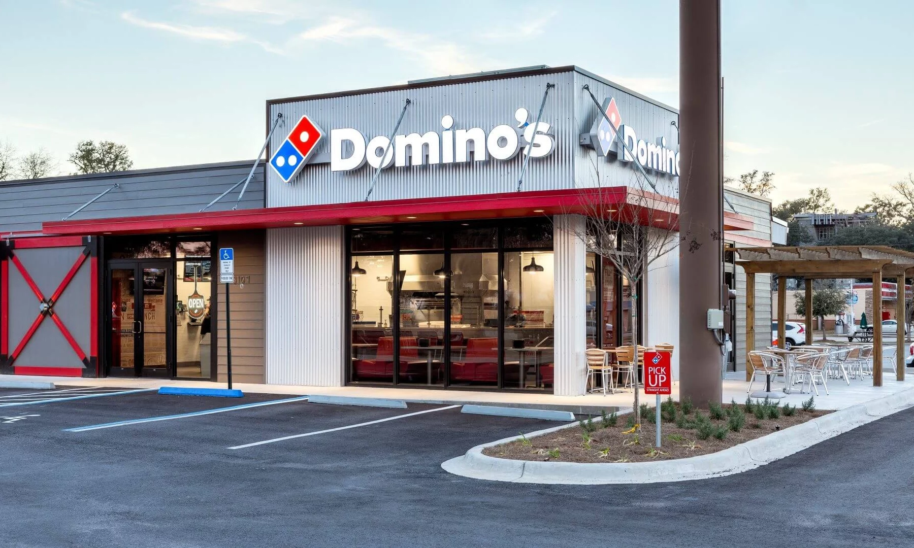 Dominos_HR-sRGB-8-1920x1080