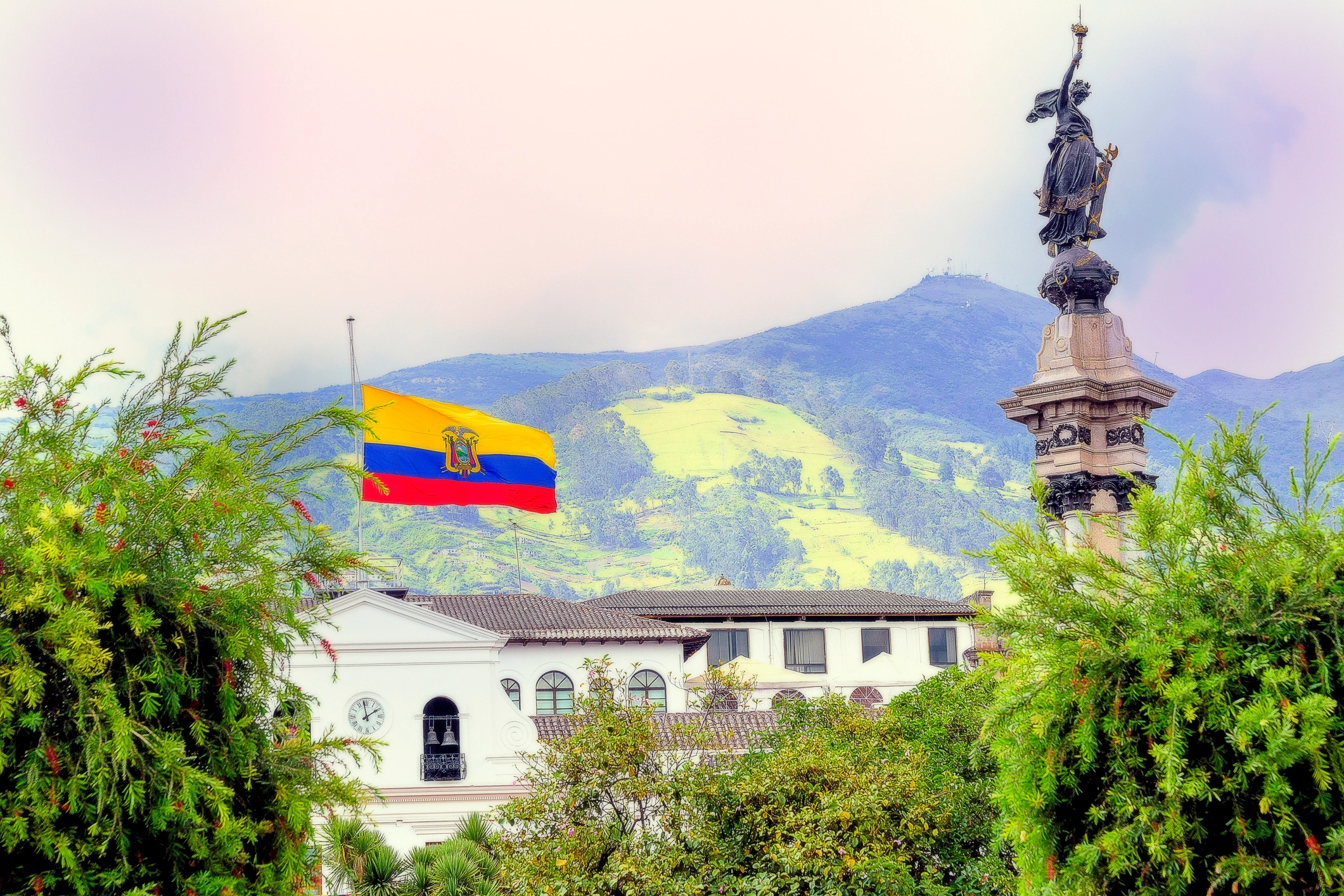 Ecuador Country Risk Falls Below 400 for First Time in 12 Ye