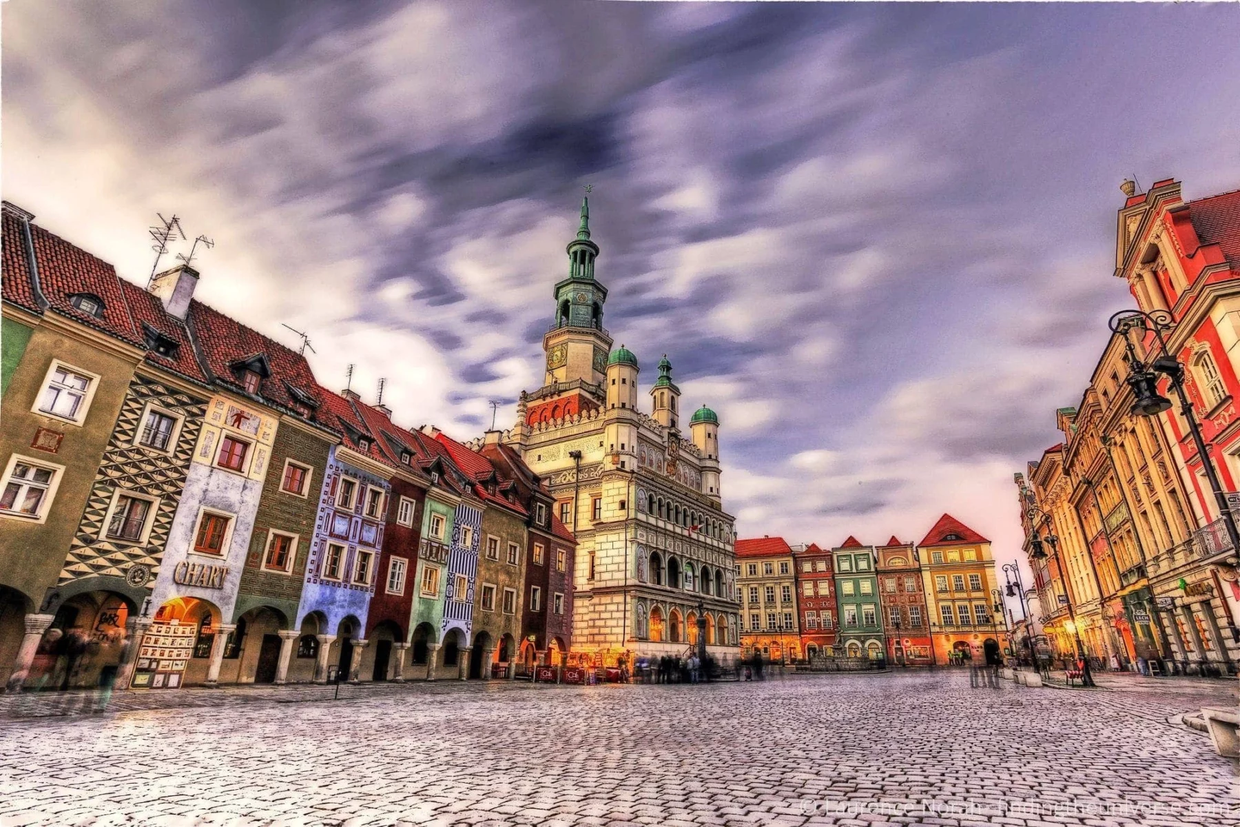 Poznan-city-square-sunset-PPS-scaled