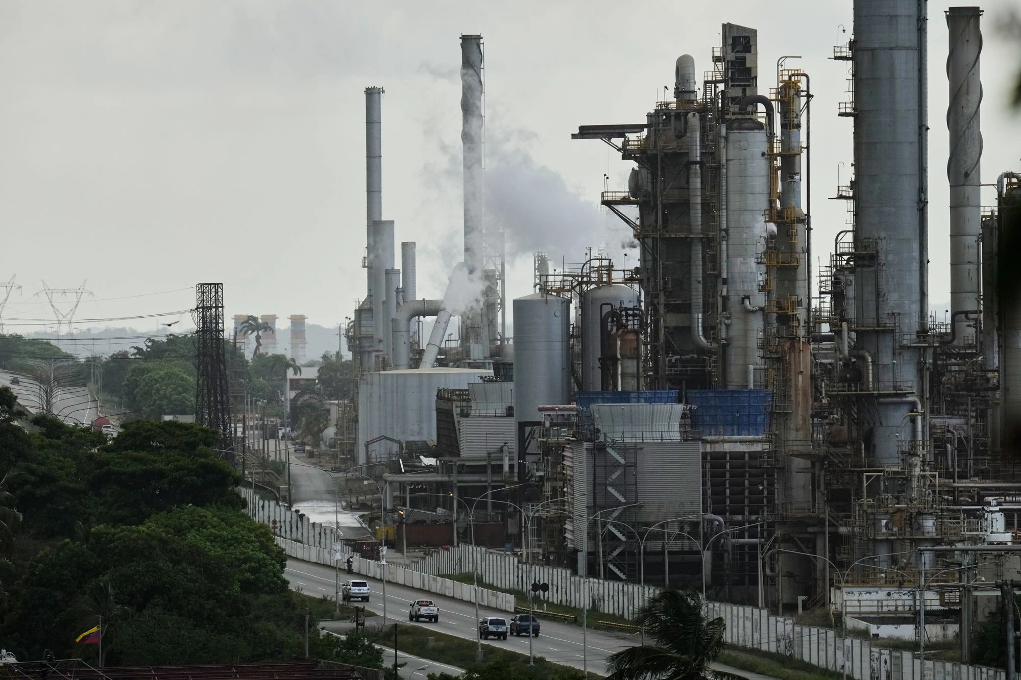 Venezuela Tells Oil Firms to Bring Their Own Power Plants