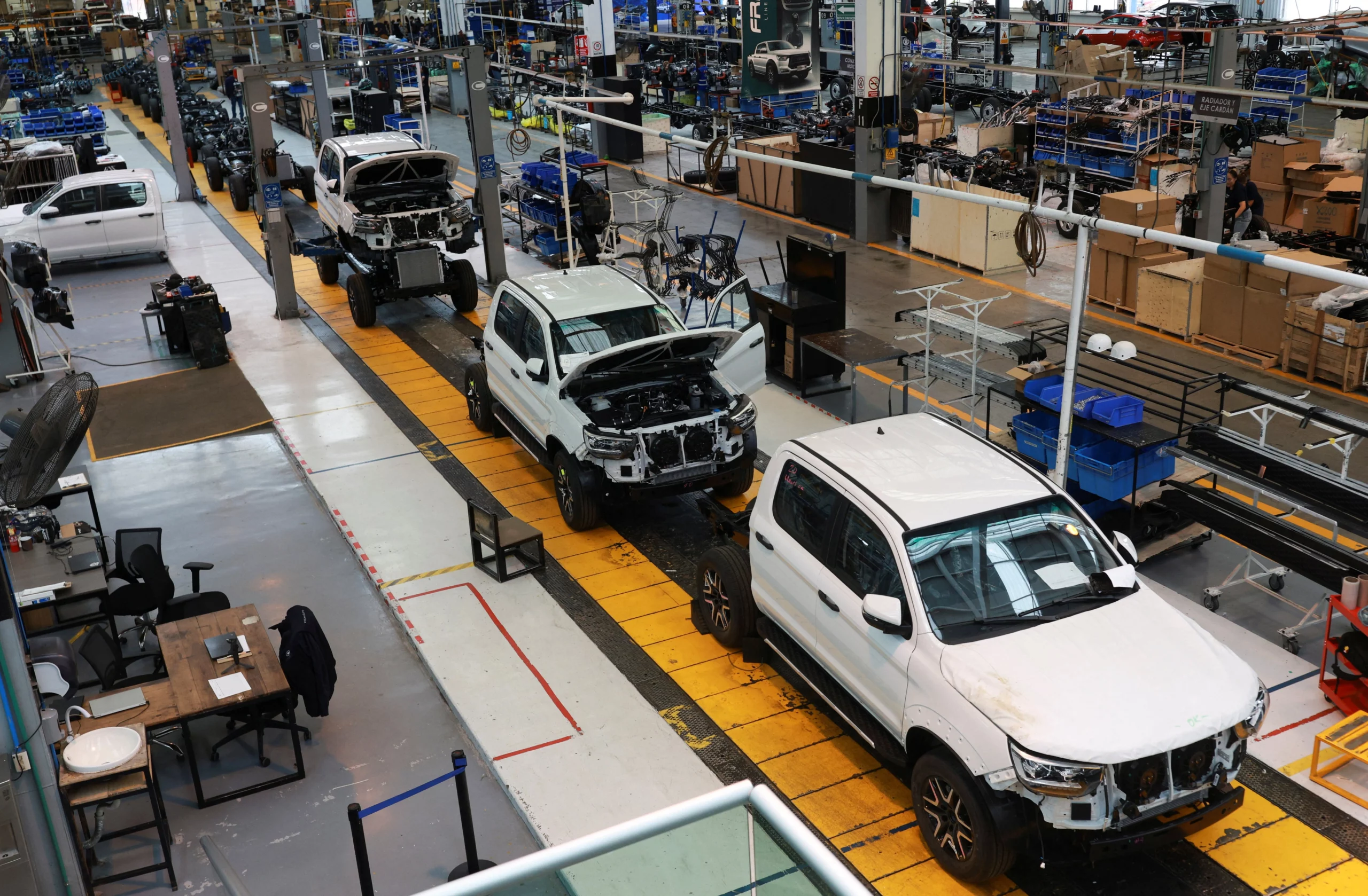 Mexico Car Production Slips Even as Exports and Sa