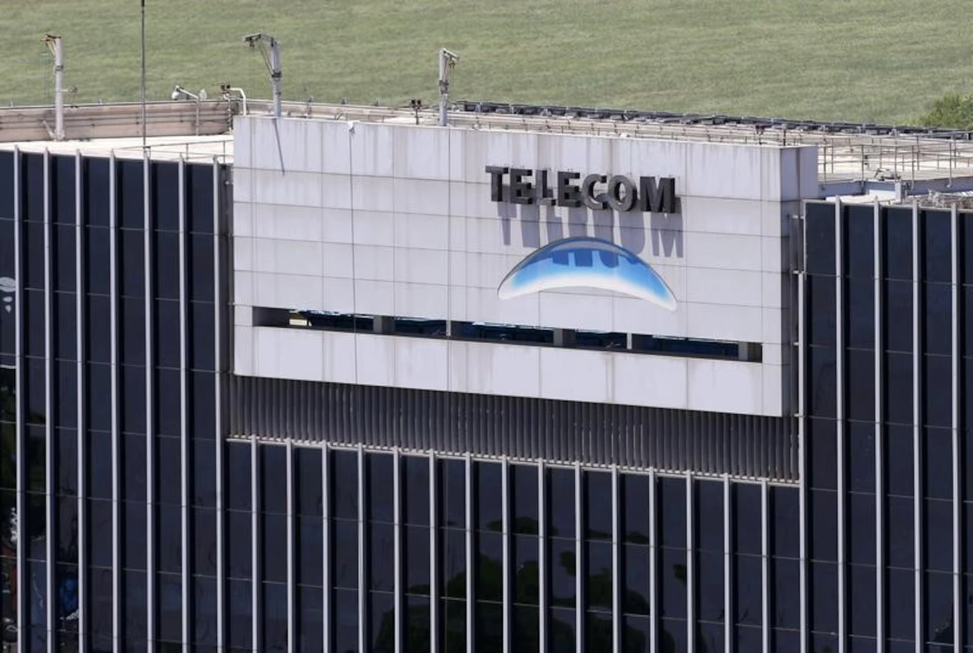 Telecom Argentina merger conditions force the sale of 6 million mobile lines in Buenos Aires