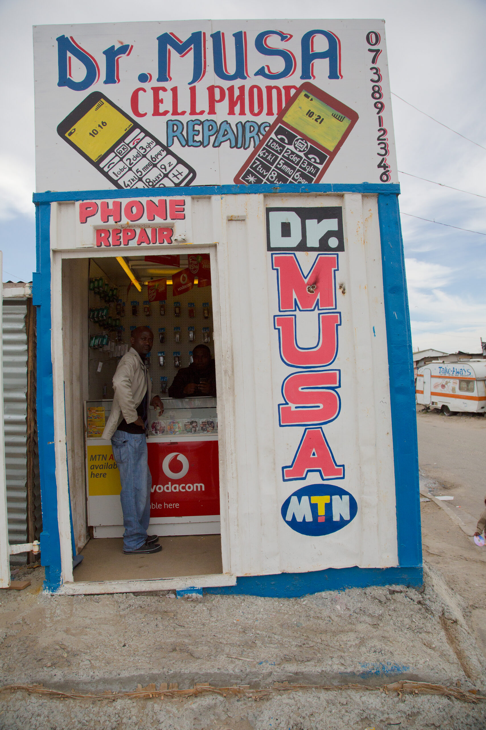 Africa phone shipments — a smartphone user in Nairobi, Kenya