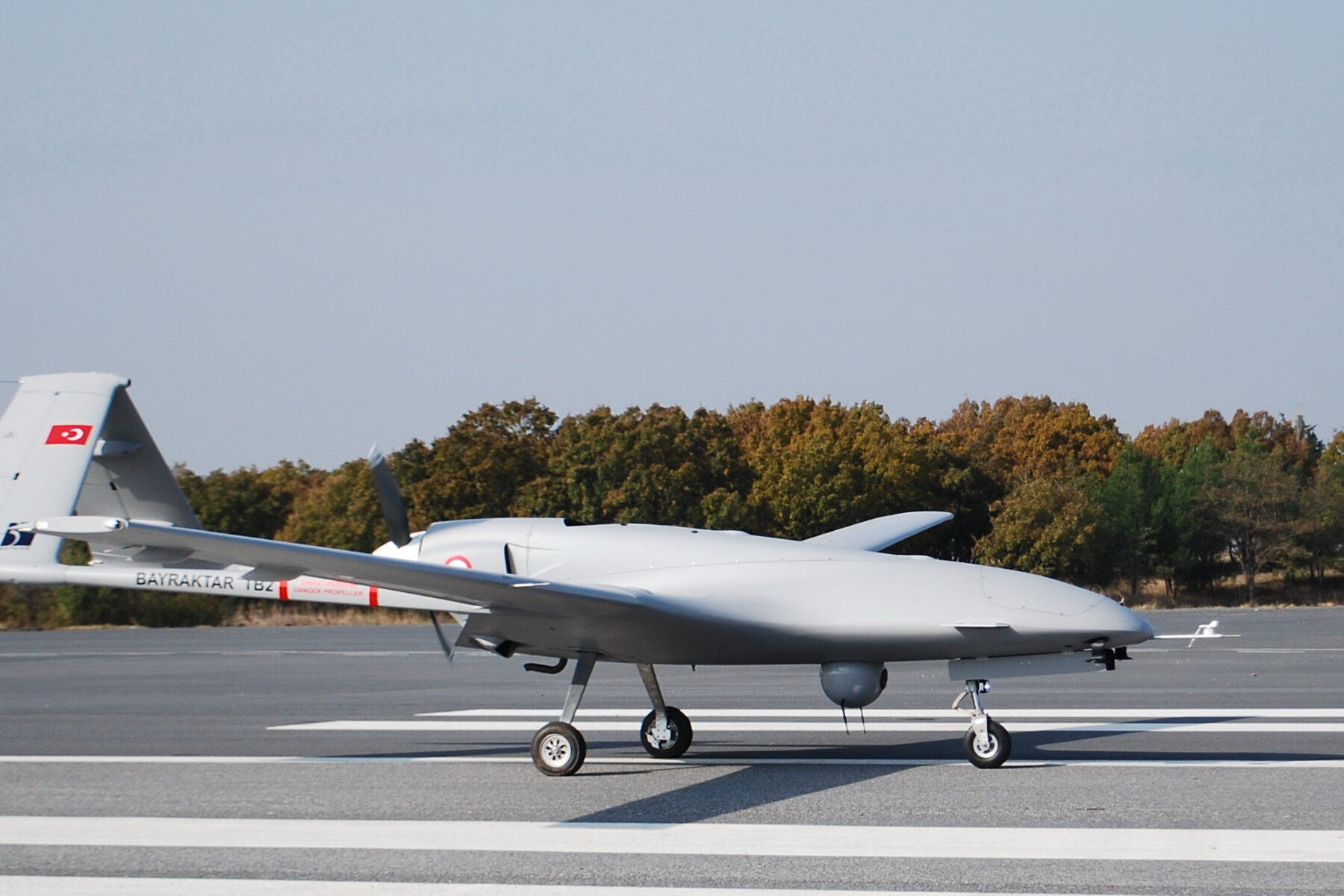 Turkish drones in Africa, a Bayraktar TB2 on the runway