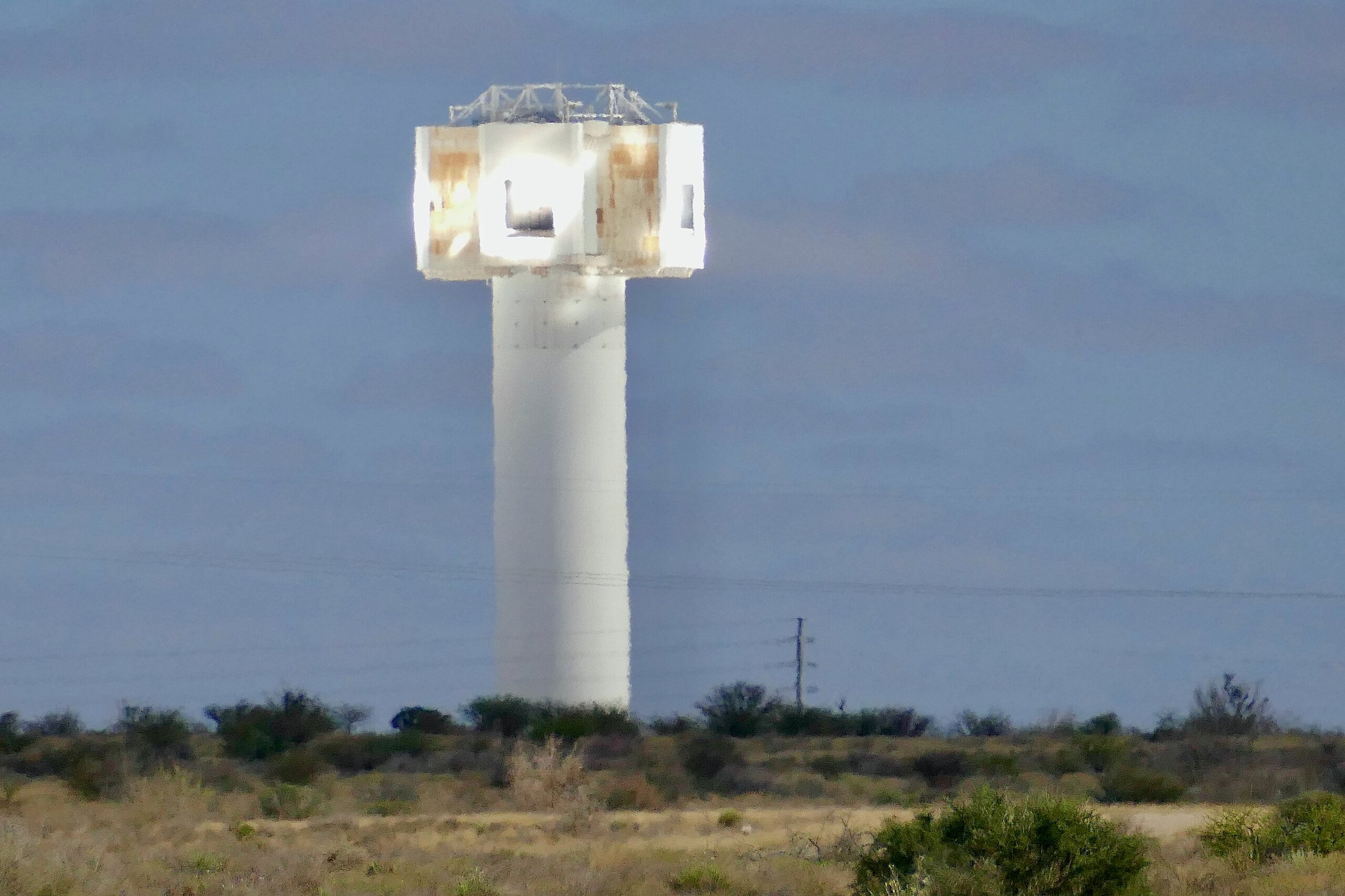 South Africa green hydrogen, a solar power tower in the Northern Cape